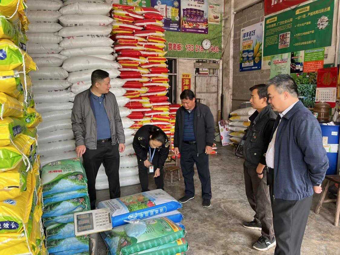 護航春耕 保障質量——橋圩供銷社聯合港南區市場監督管理局開展春季農資專項檢查行動